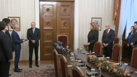 Продължаваме Промяната върнаха на президента Румен Радев неизпълнен втория мандат